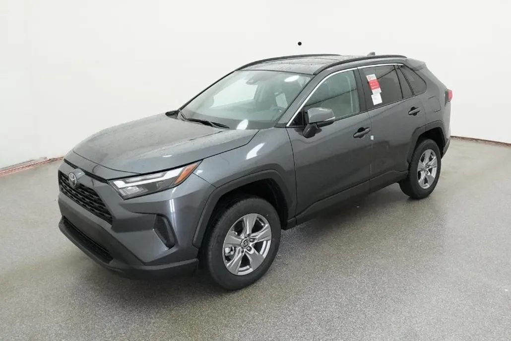 2025 Toyota RAV4 XLE photo 1