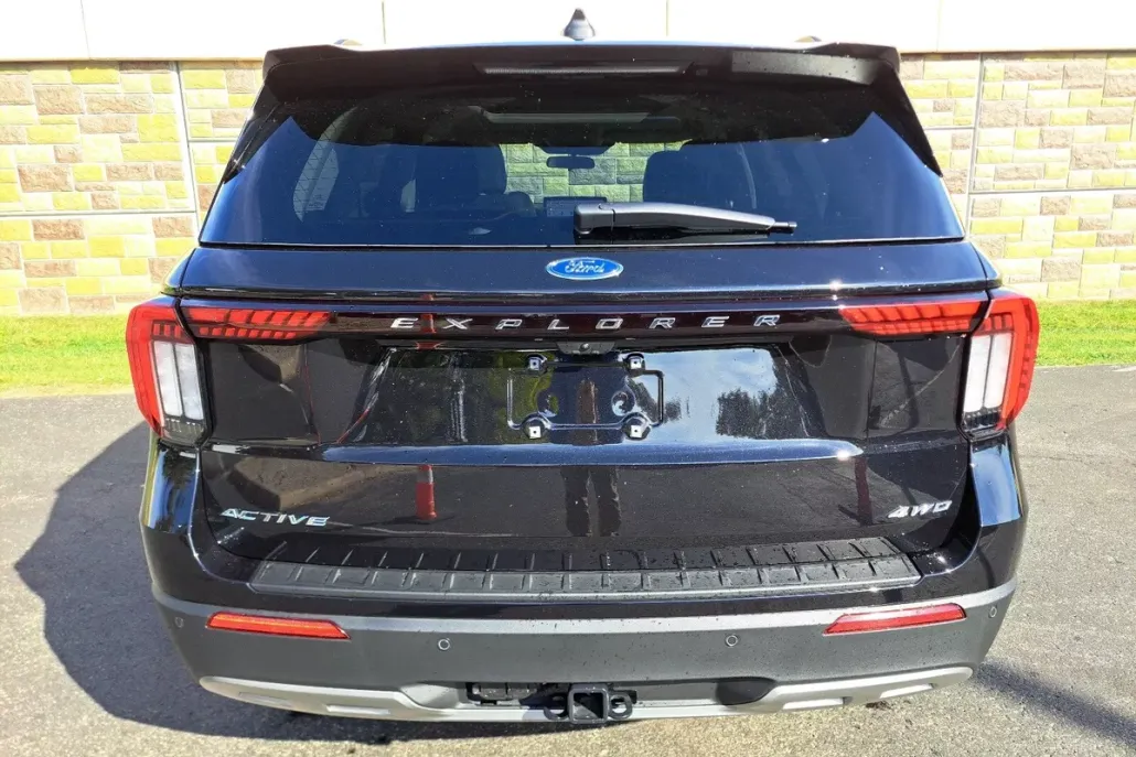 2025 Ford Explorer photo 1