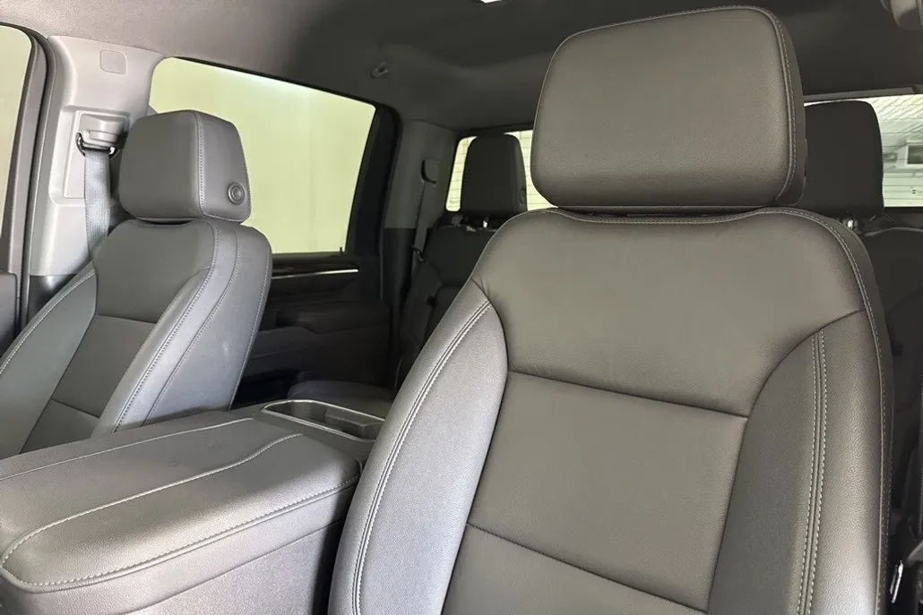 2025 Chevrolet Silverado 2500HD LT photo 1