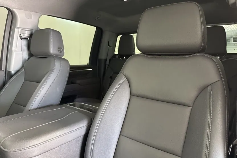 2025 Chevrolet Silverado 2500HD LT photo 1