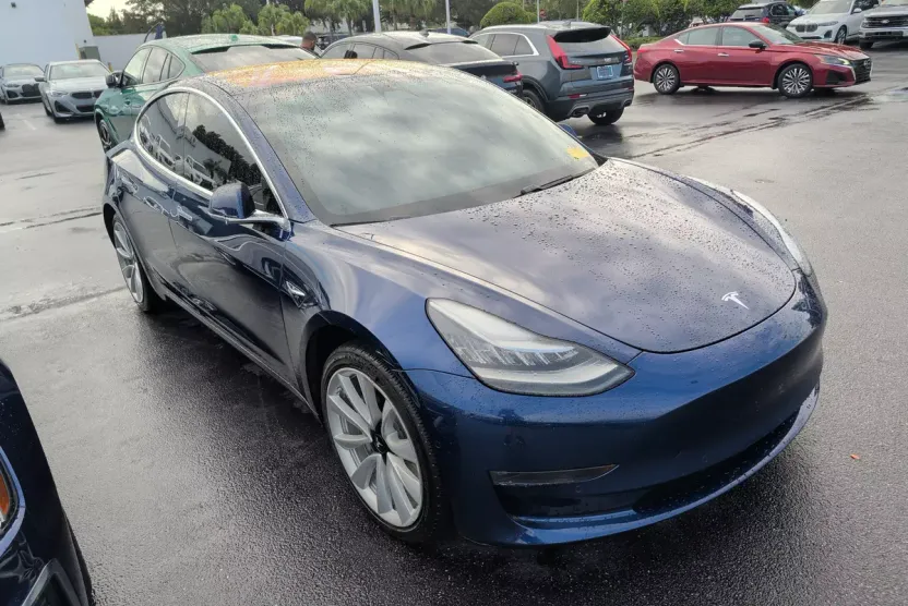 2018 Tesla Model 3 Long Range photo 1