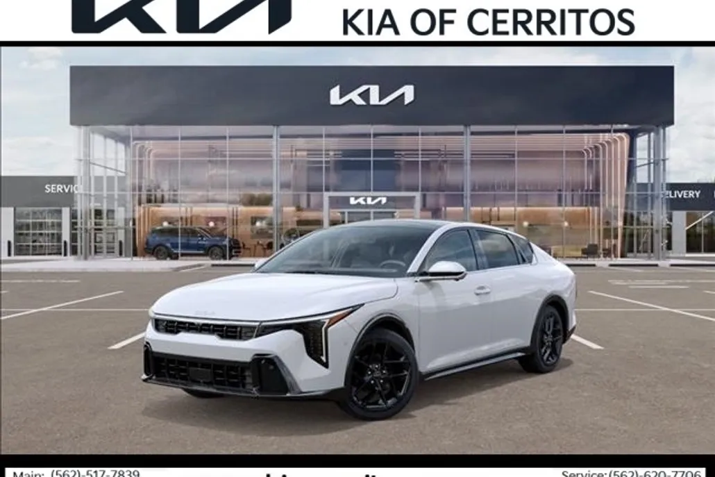 2025 Kia K4 GT-Line Turbo photo 1