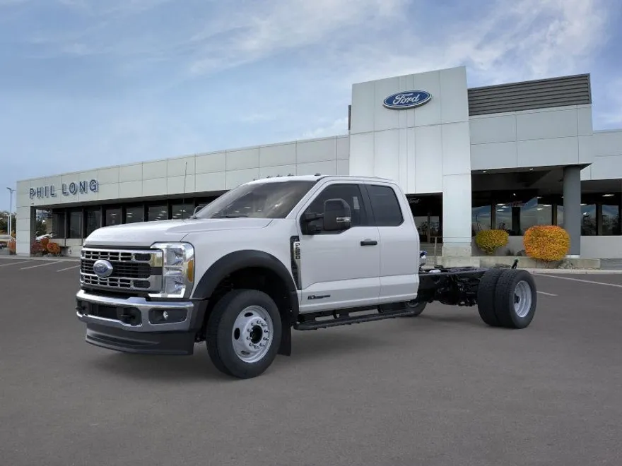 2025 Ford F-550 photo 1