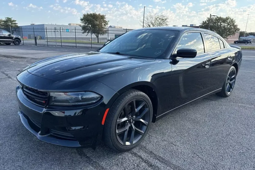 2019 Dodge Charger SXT photo 1