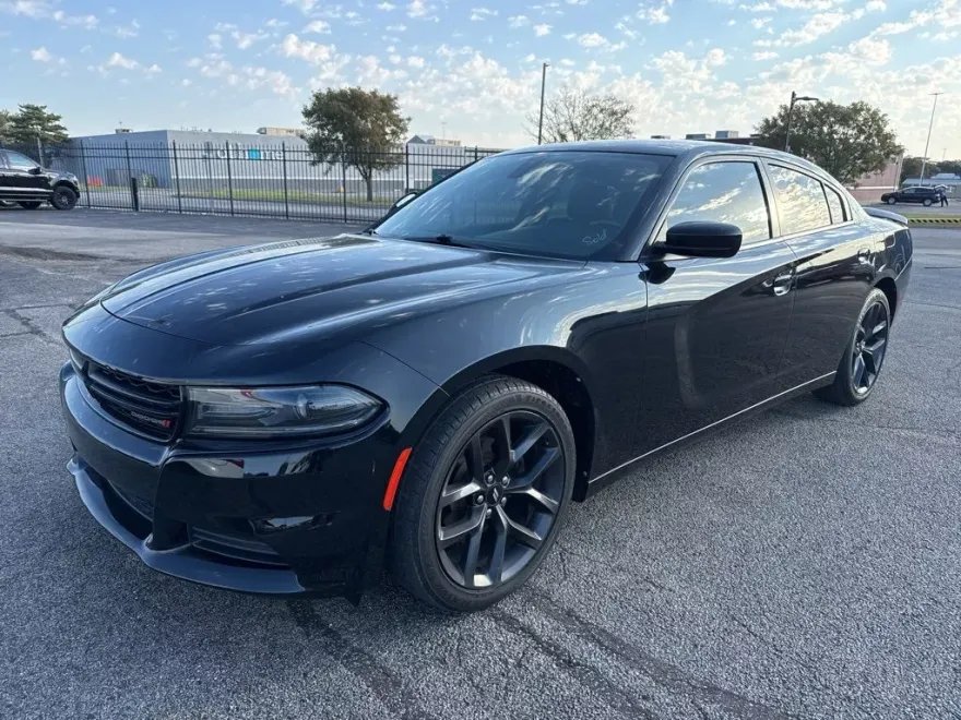 2019 Dodge Charger SXT photo 1