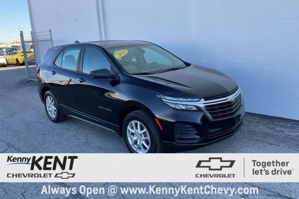 2023 Chevrolet Equinox LS photo 1