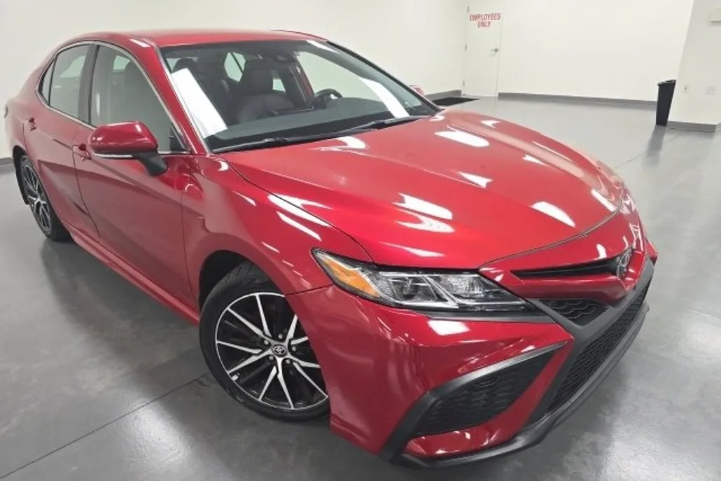 2023 Toyota Camry SE photo 1