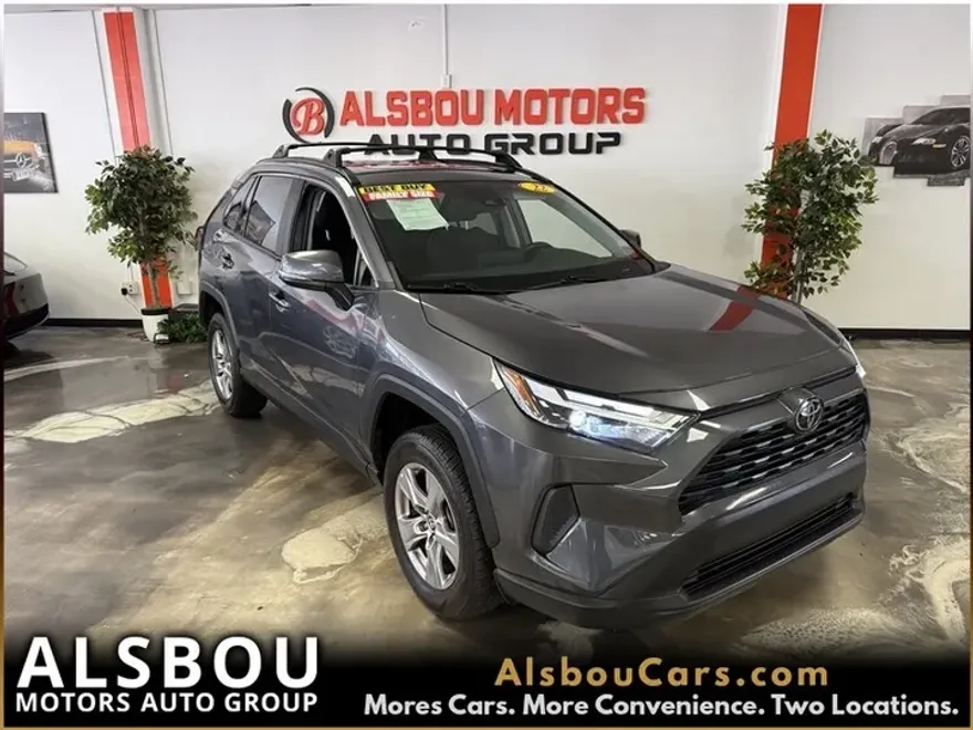 2022 Toyota RAV4 XLE photo 1