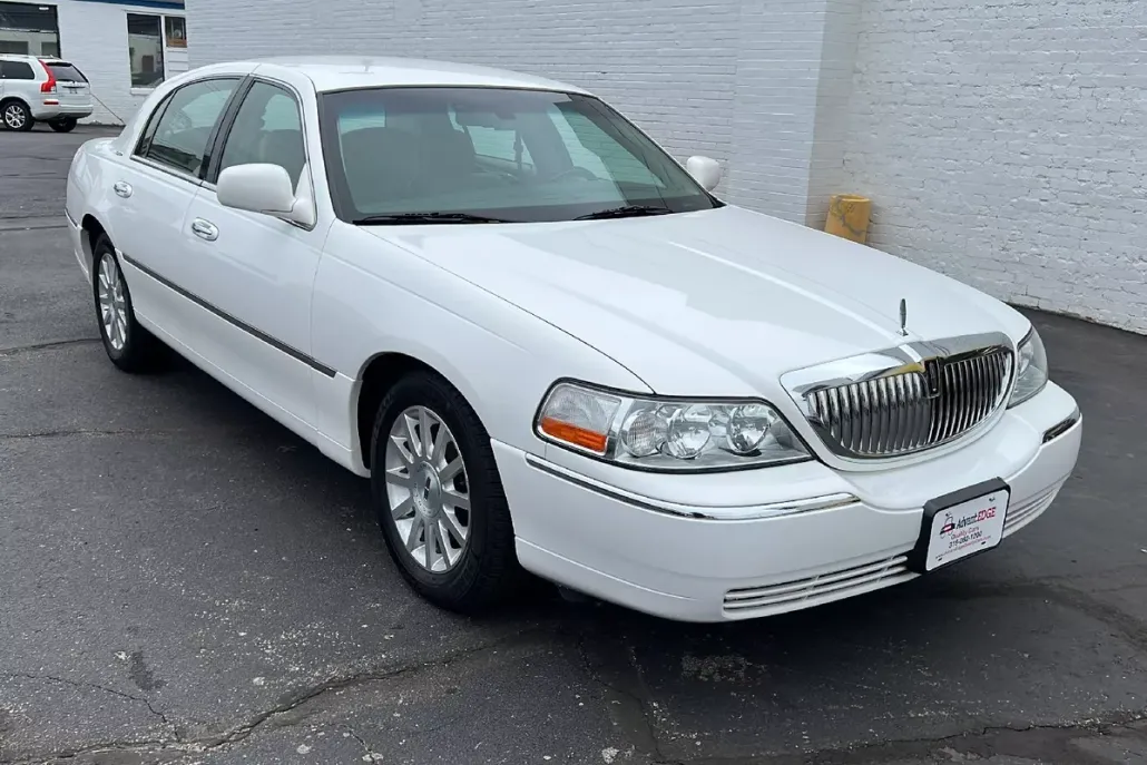 2007 Lincoln Town Car Signature photo 1