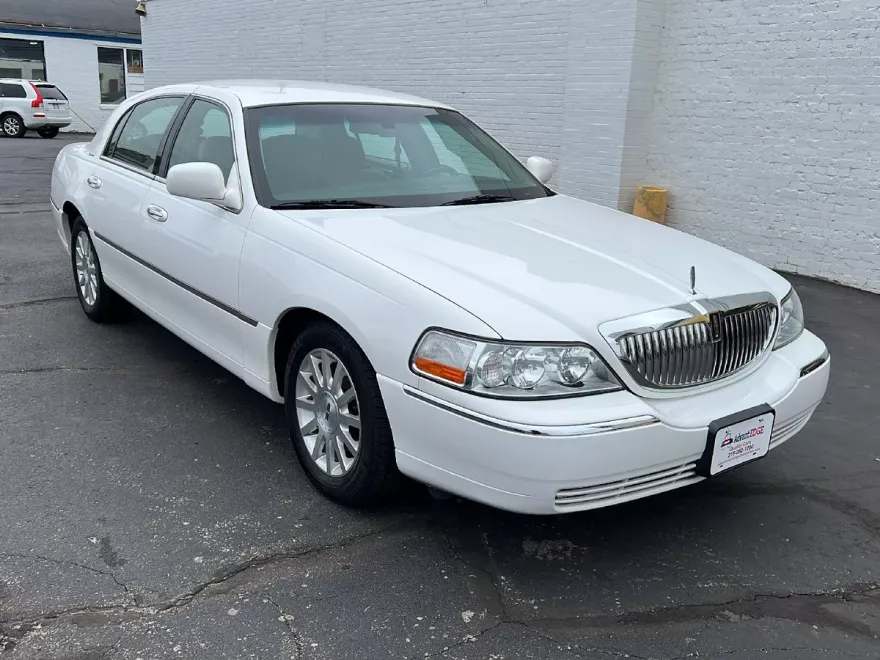 2007 Lincoln Town Car Signature photo 1