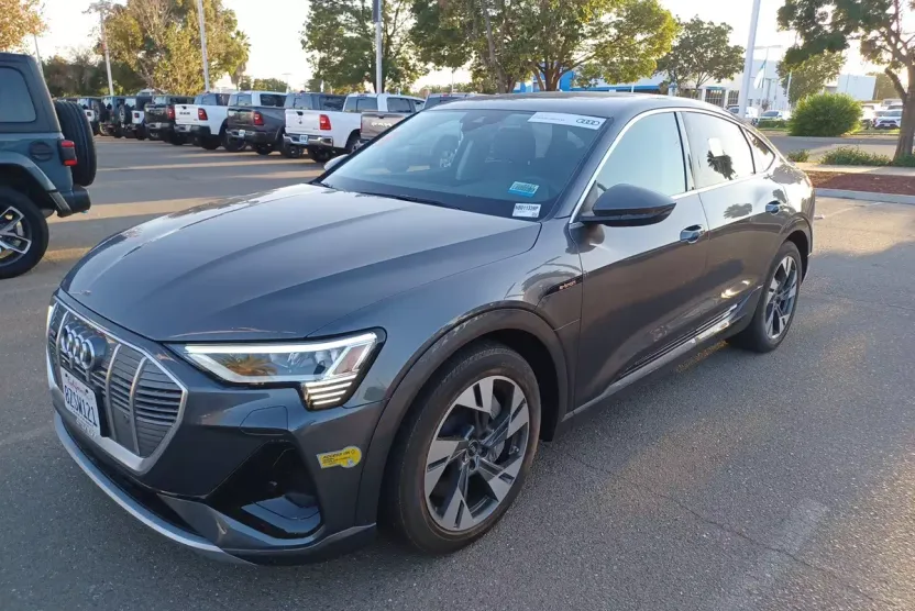2022 Audi e-tron S line Premium photo 1