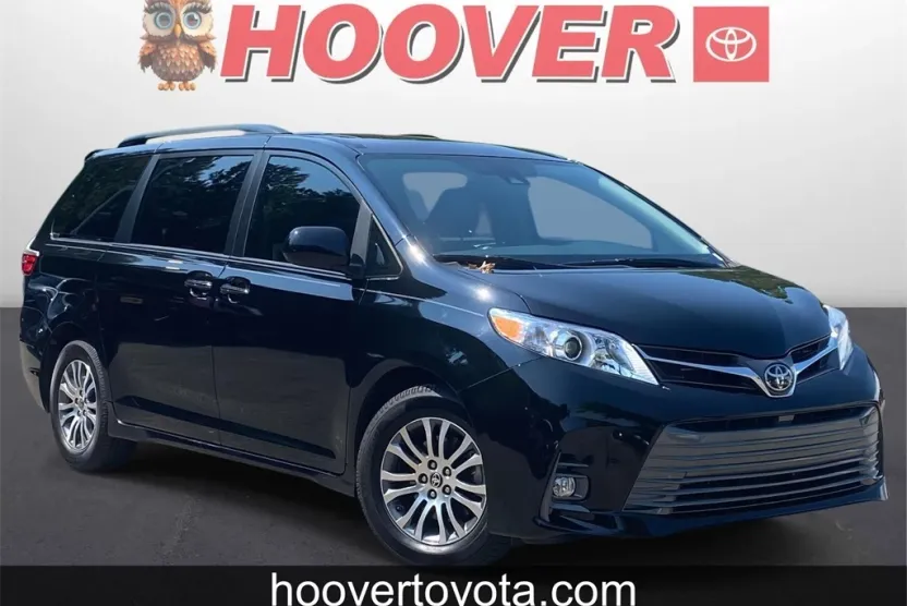 2020 Toyota Sienna XLE photo 1