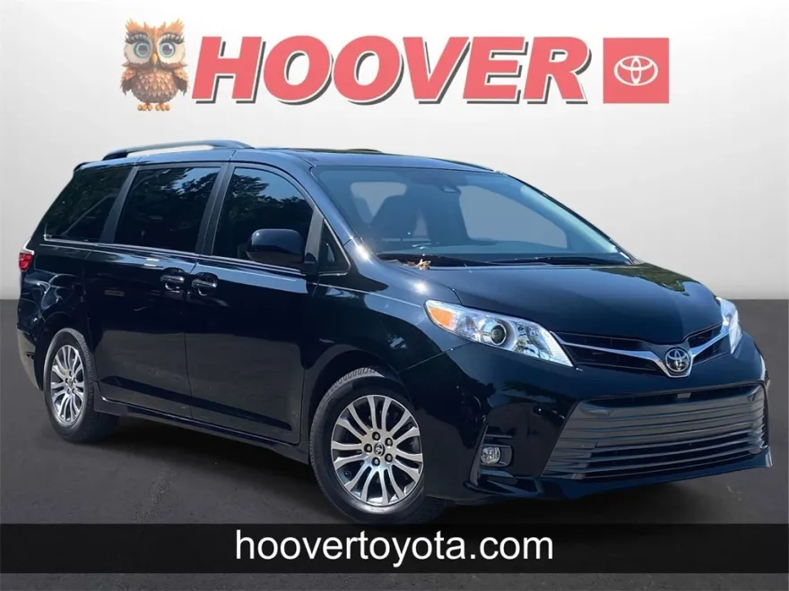2020 Toyota Sienna XLE photo 1