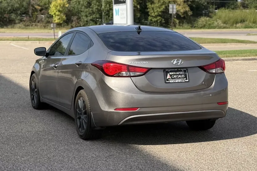 2016 Hyundai Elantra SE photo 1