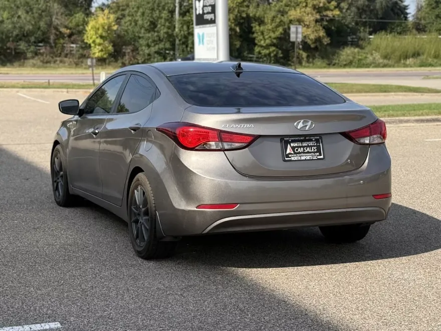 2016 Hyundai Elantra SE photo 1