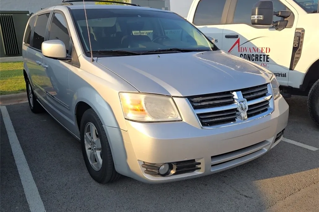 2008 Dodge Grand Caravan SXT photo 1