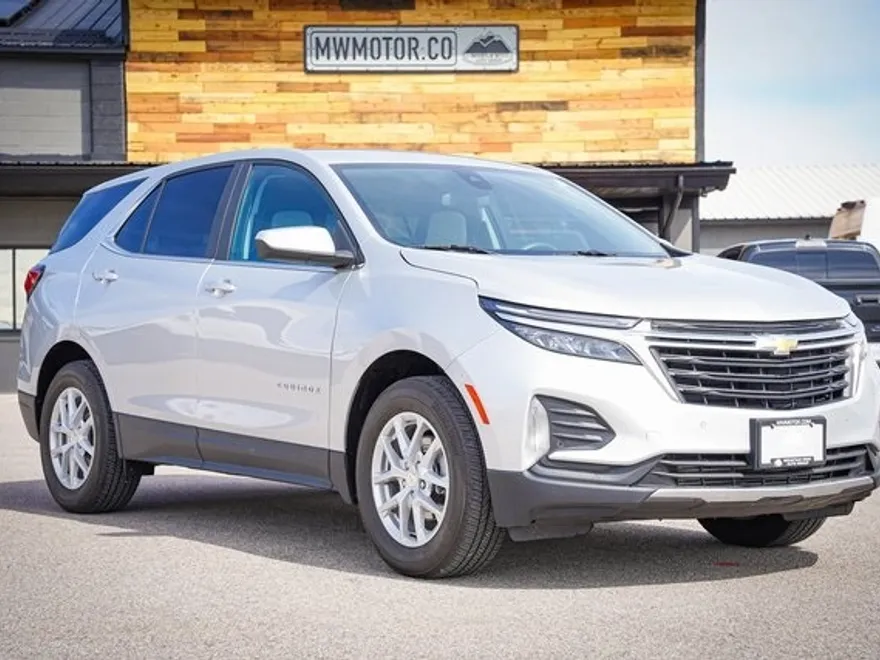 2022 Chevrolet Equinox LT photo 1