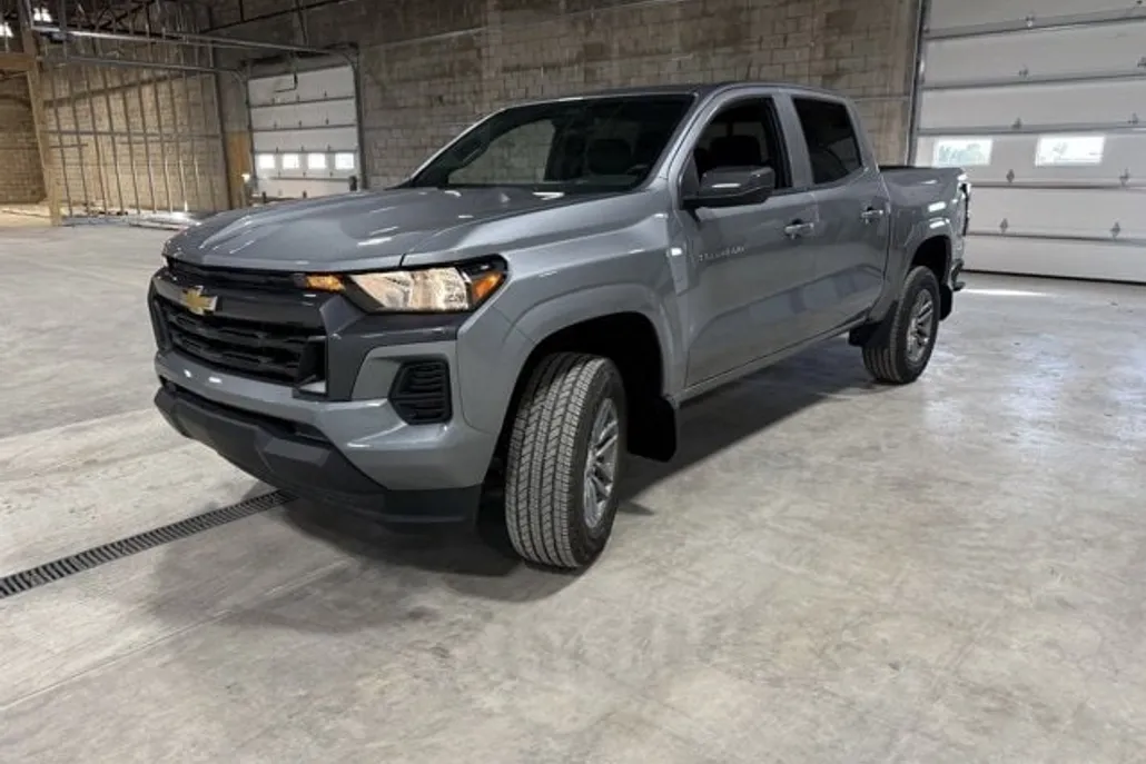 2026 Chevrolet Colorado LT photo 1