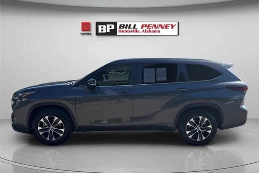 2024 Toyota Highlander XLE photo 1