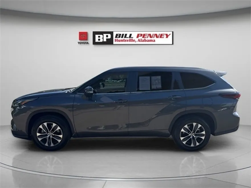 2024 Toyota Highlander XLE photo 1