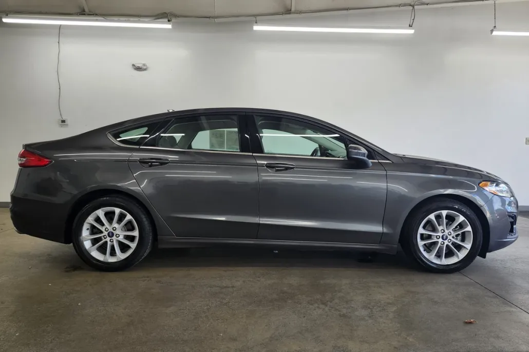 2020 Ford Fusion SE photo 1