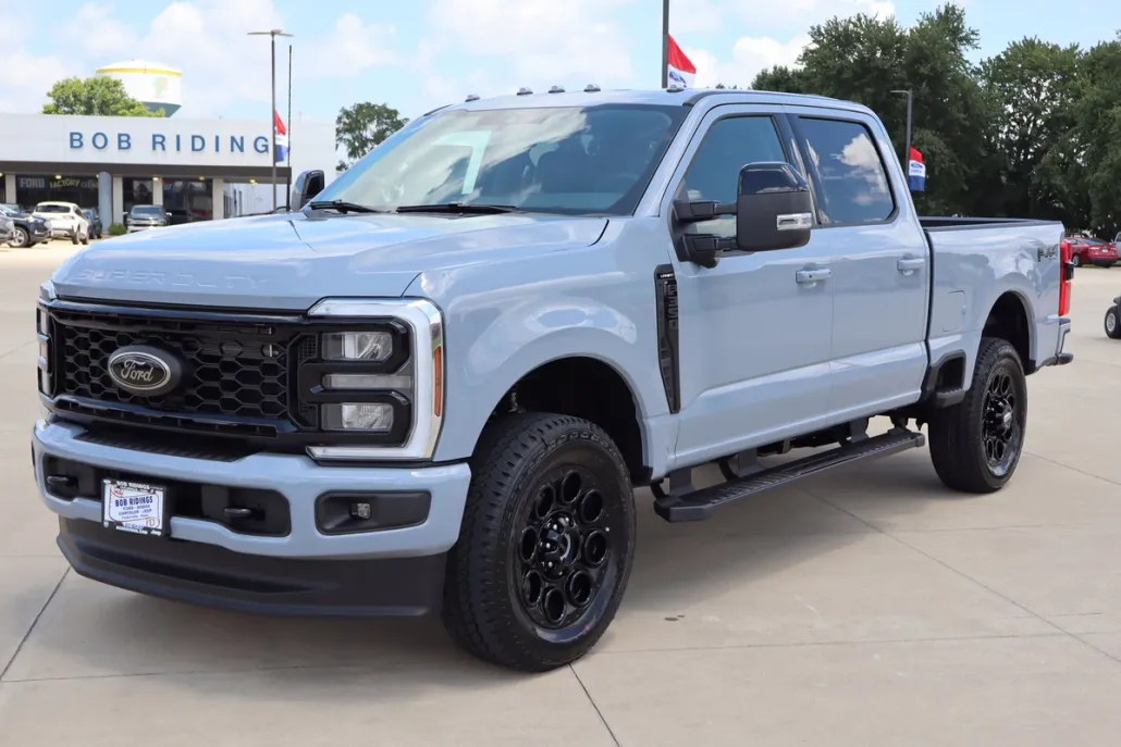 2025 Ford F-350 Lariat photo 1
