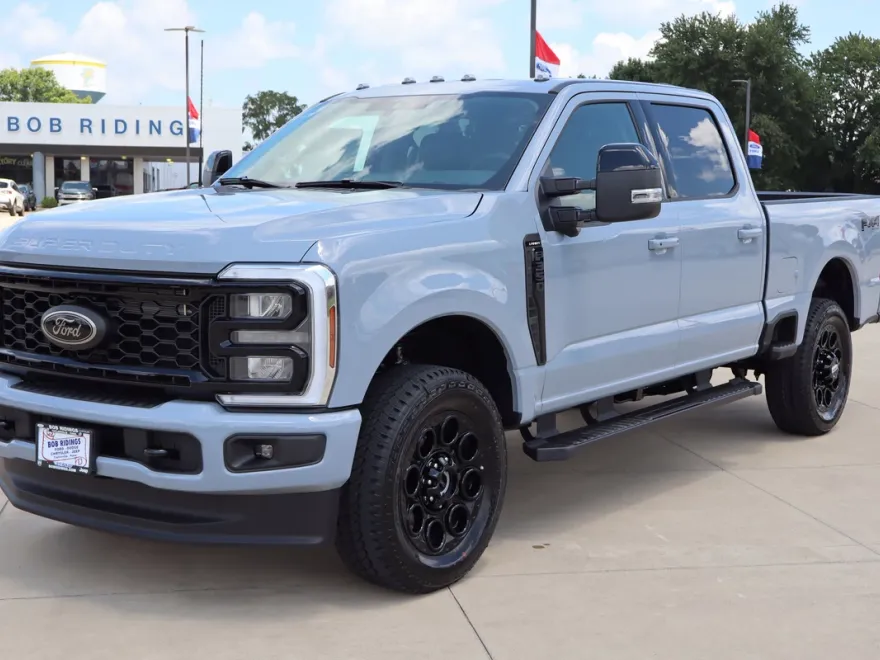 2025 Ford F-350 Lariat photo 1