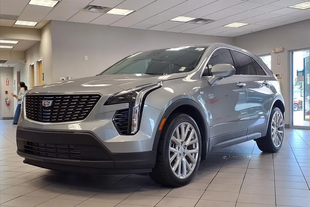 2023 Cadillac XT4 Luxury photo 1