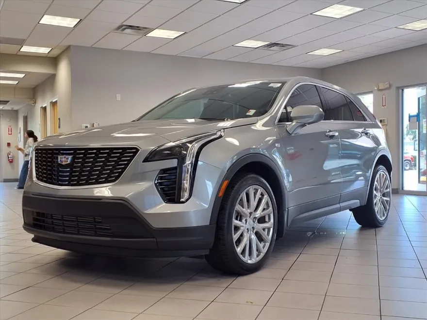 2023 Cadillac XT4 Luxury photo 1