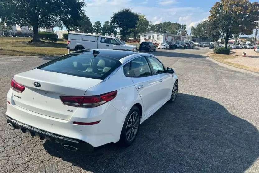 2019 Kia Optima EX photo 1