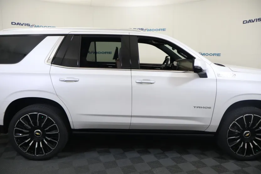 2025 Chevrolet Tahoe High Country photo 1
