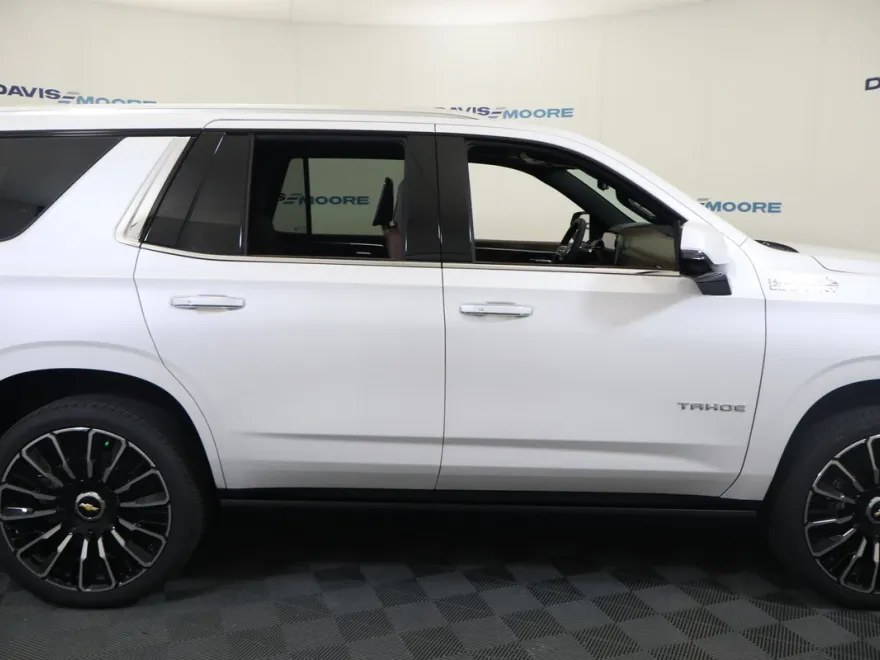 2025 Chevrolet Tahoe High Country photo 1