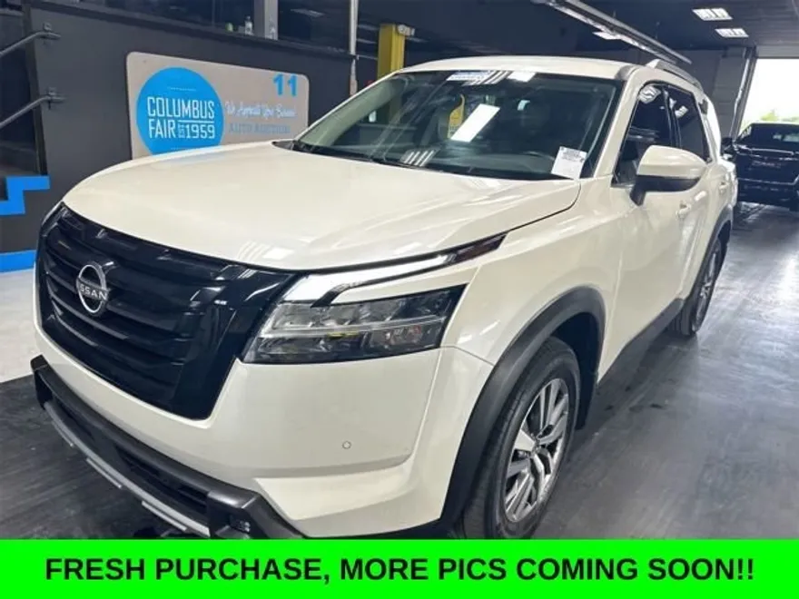 2022 Nissan Pathfinder SL photo 1