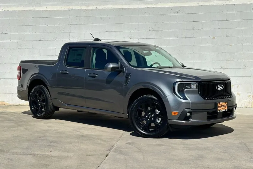 2025 Ford Maverick photo 1