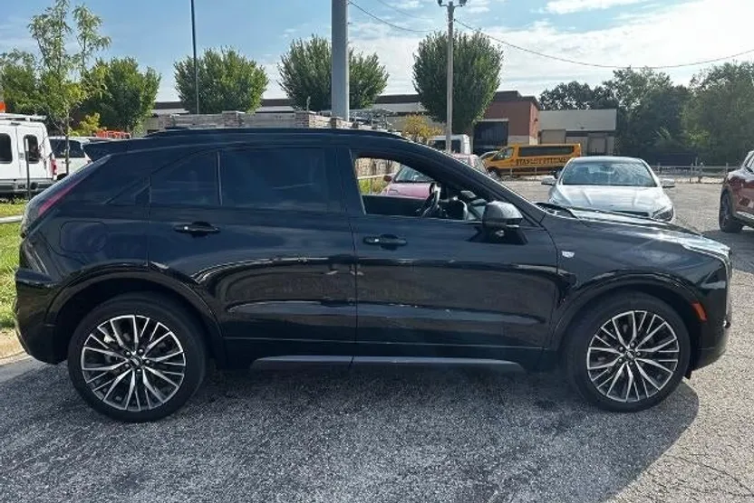2024 Cadillac XT4 Sport photo 1