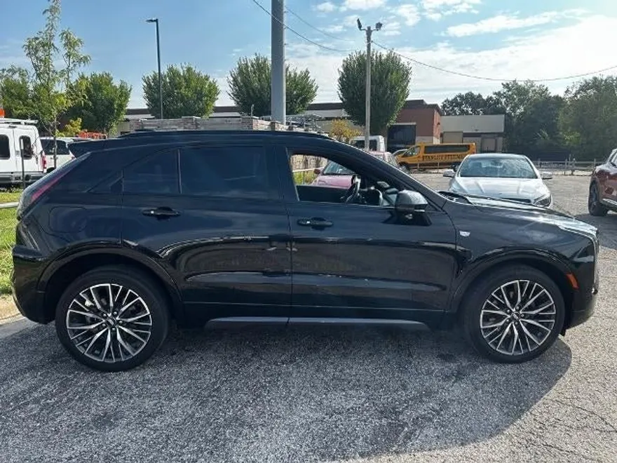 2024 Cadillac XT4 Sport photo 1