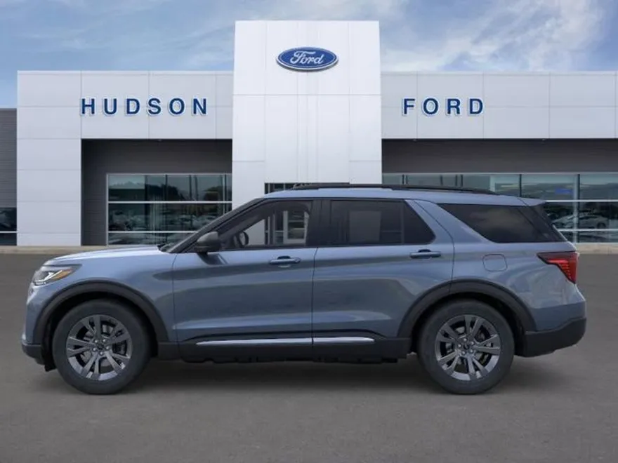 2025 Ford Explorer photo 1