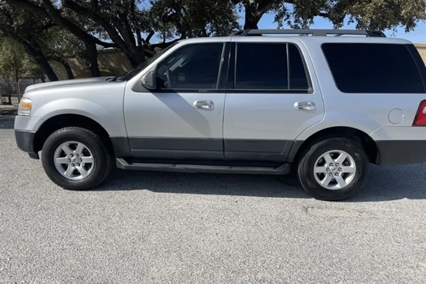 2014 Ford Expedition XLT photo 1