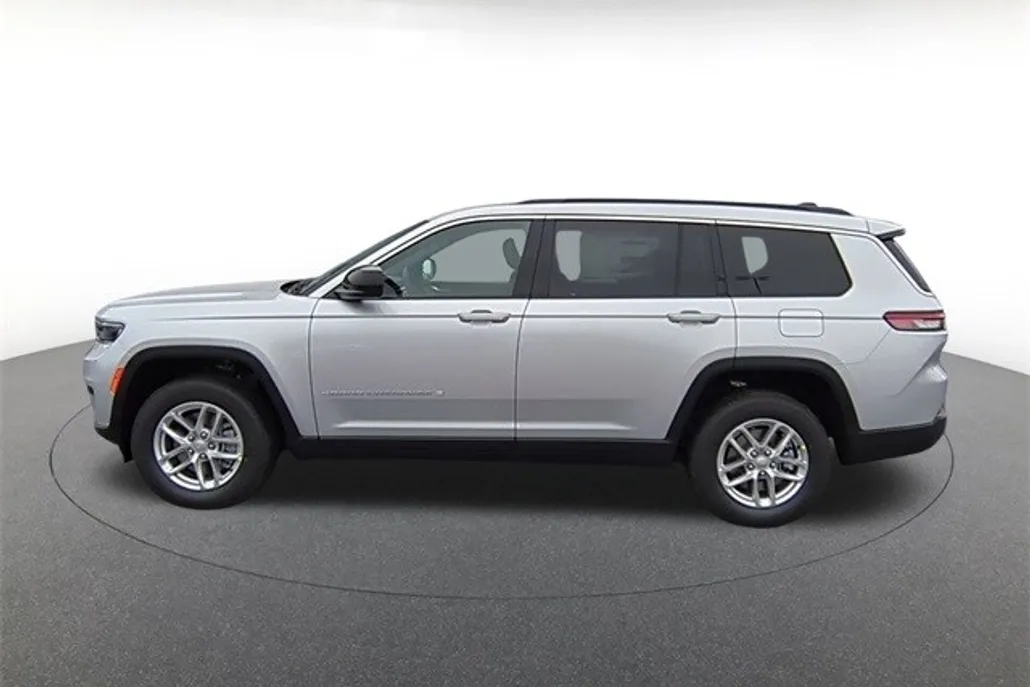 2025 Jeep Grand Cherokee Laredo Sport photo 1