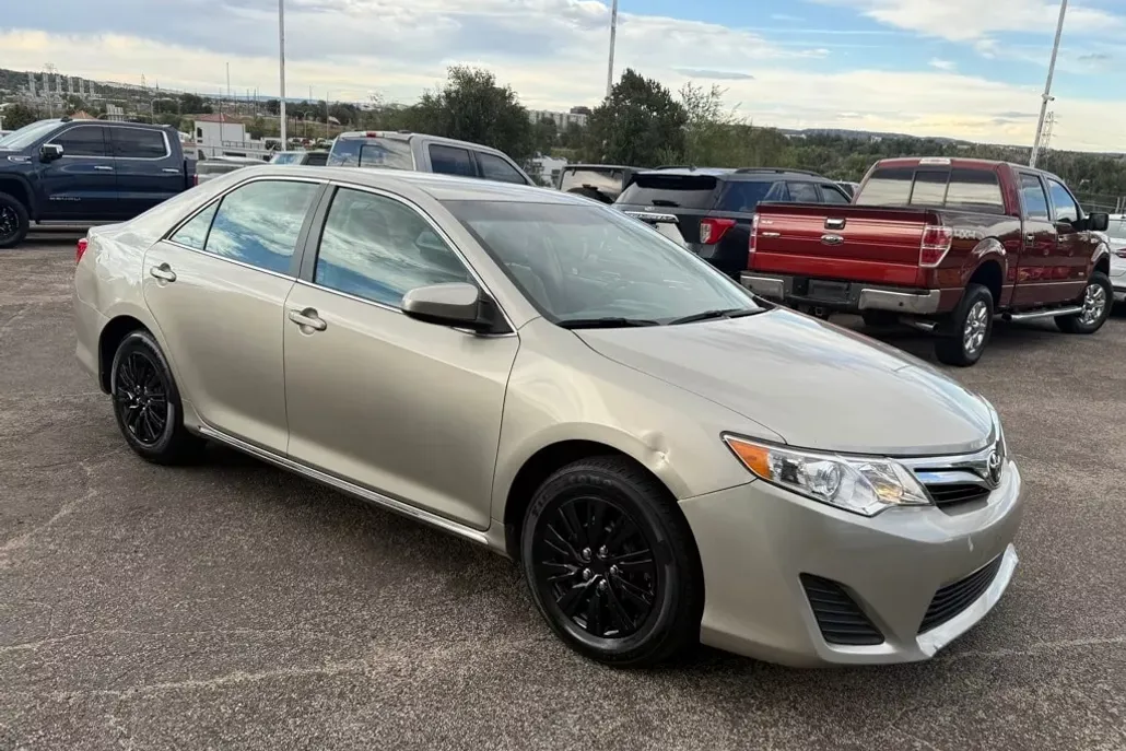 2014 Toyota Camry L photo 1