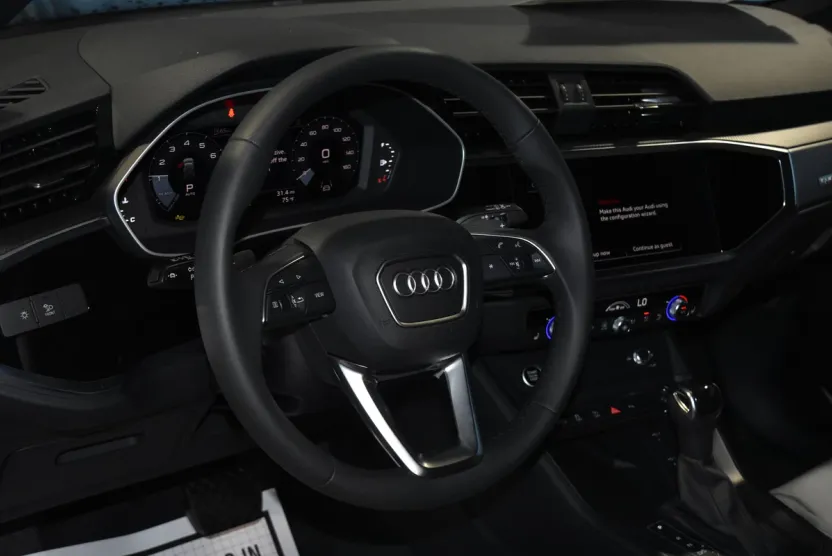 2025 Audi Q3 45 TFSI S line Premium photo 1