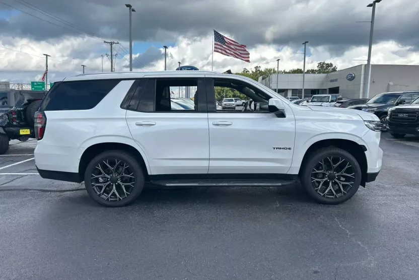 2021 Chevrolet Tahoe LT photo 1