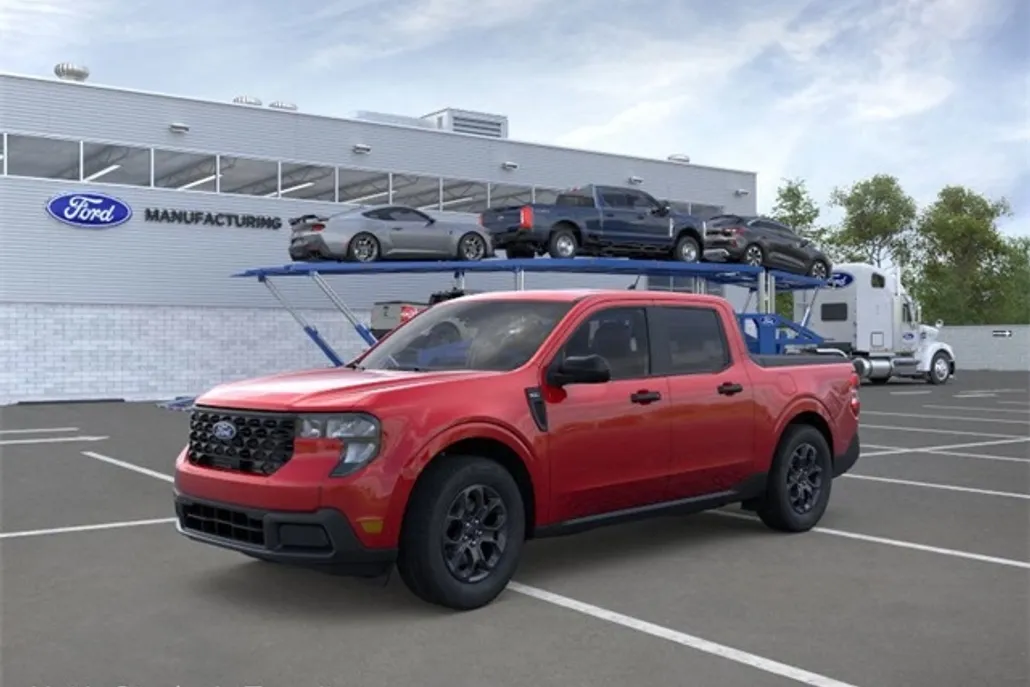 2025 Ford Maverick XLT photo 1