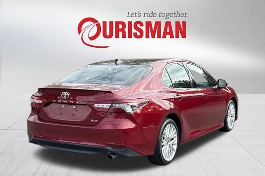 2020 Toyota Camry XLE photo 1