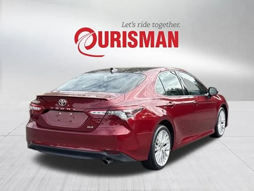 2020 Toyota Camry XLE photo 1