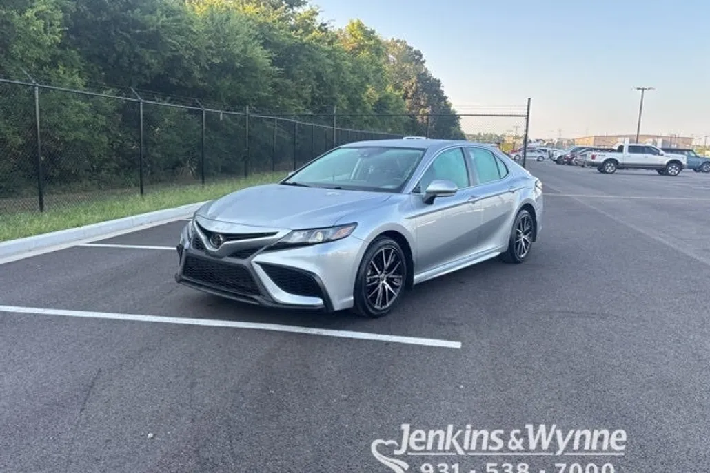 2022 Toyota Camry SE photo 1