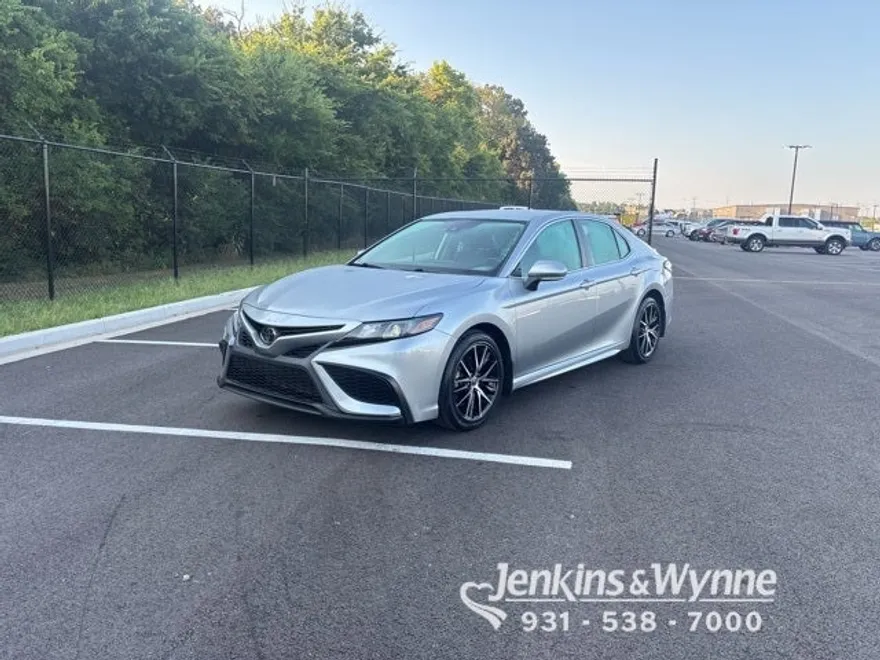2022 Toyota Camry SE photo 1