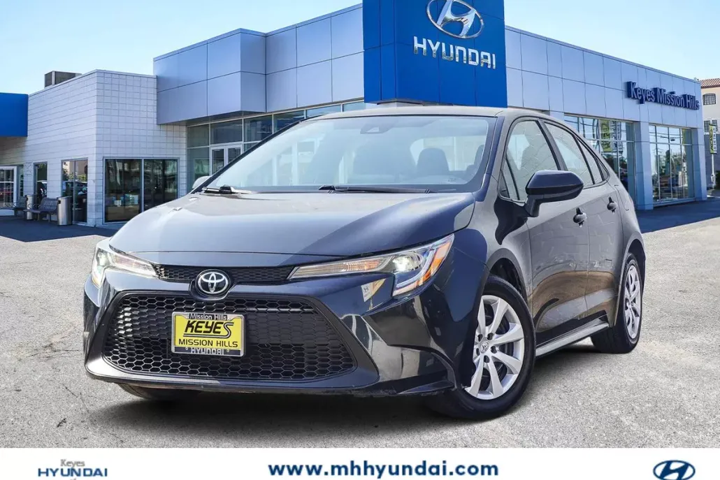 2022 Toyota Corolla LE photo 1