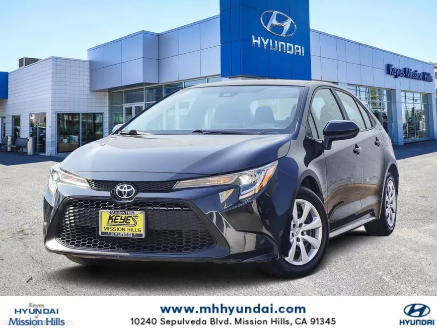 2022 Toyota Corolla LE photo 1