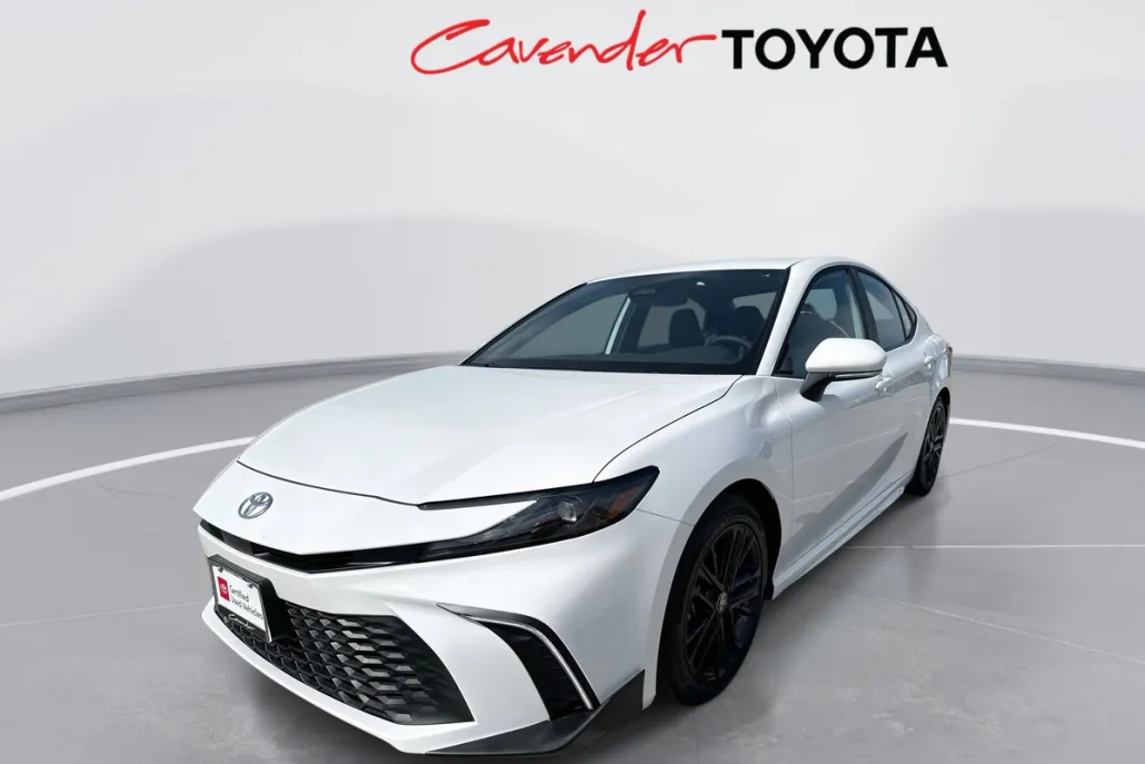 2025 Toyota Camry SE photo 1